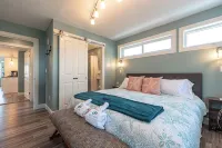 Water Views from nearly Every Room! 3BR 3BA Luxury in Portsmouth RI - Homestays
