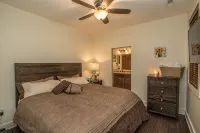 NEW FOREST COTTAGE W/GRILL & SCREENED IN PATIO:HIKE, FISH, GOLF, WATERFALLS - Boutique
