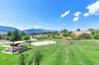 Spacious Eden Retreat – Modern Comfort, Scenic Views & Room for 11 - Wi-Fi