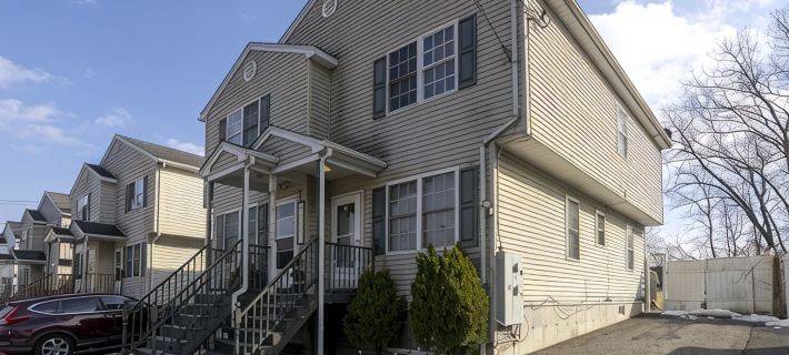 Cozy 3-bedroom Duplex2 in beautiful Springfield with WiFi, central AC Hotele w: Springfield