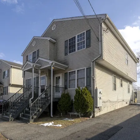 Cozy 3-bedroom Duplex2 in beautiful Springfield with WiFi, central AC