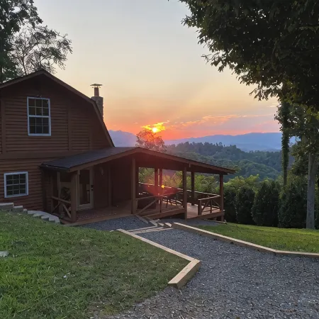 Stunning, Mtn-Top, Lakeview Cabin on Private 8 acres