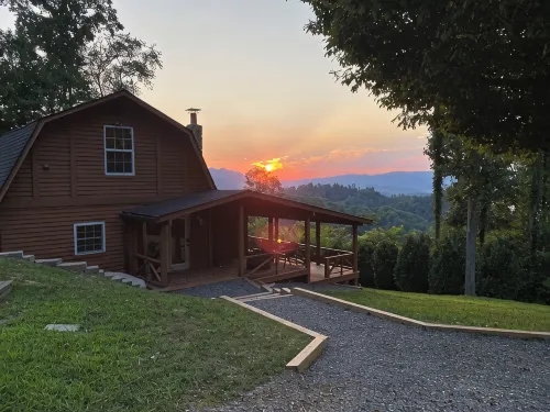 Stunning, Mtn-Top, Lakeview Cabin on Private 8 acres - Chalets