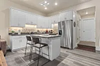 Work Here!! King Bed, 400+ Mbps WiFi, BYU - 4-Star