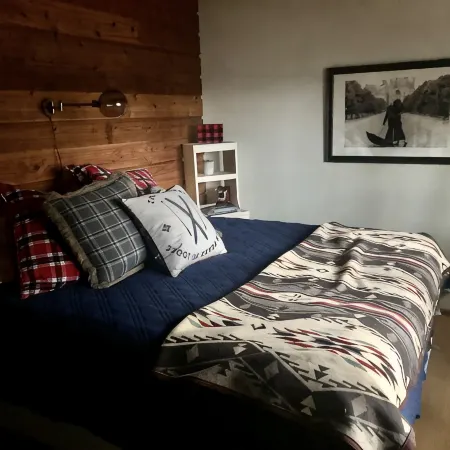 Cabin near Flathead Lake is walking distance to food, shopping and lake view.
