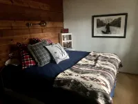 Cabin near Flathead Lake is walking distance to food, shopping and lake view. - Wi-Fi