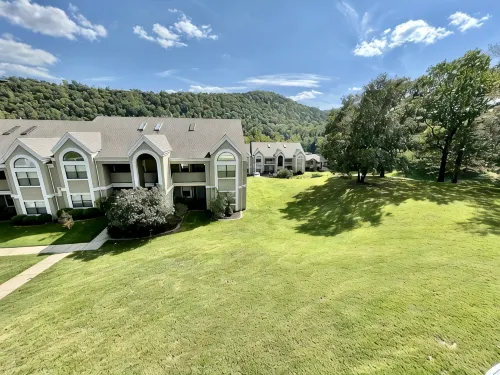 Lissa's Retreat- 4 BDRM 3 BA Sleeps 12! Indoor Pool, Gym, Fishing, Golf, & Park - 부티크