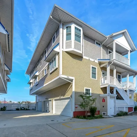 SunburstParadise: Lux TH OceanView Downtown Boardwalk 3Br 3BA with 2 Car Garage
