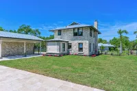 100 yr Old Stone House with a Heated Pool 9 mi to Beaches & 2 mi to Downtown - 프라이빗 풀