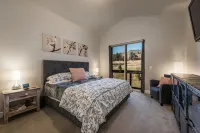 Family friendly 3 bdrm, hot tub, close to Canyons Village, interior designed - balcony