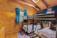 Luxury Cabin on 6 Acres w/ Mountain Views Near Nelson 151 & Wintergreen - Hytter