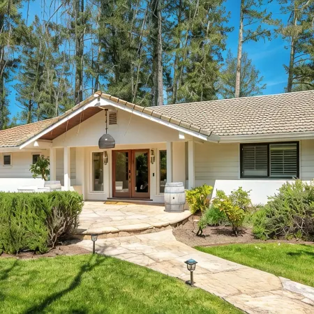5 Bedroom, 6.5 Bath Luxury Home on 3+ Acres, 5 Min to Square