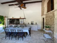 Mas Provençale Entouré de Pommiers, Piscine et Terrain de Tennis - Homestays