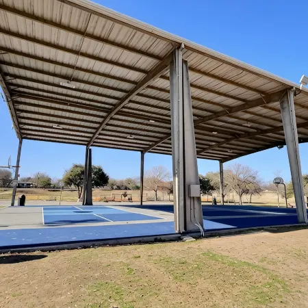 Remodeled home with firepit! 1 mile to Randolph AFB & 3 parks!