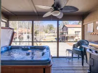 Little Black Bear -Hot tub, Grill, Kitchen, - Hot Tub