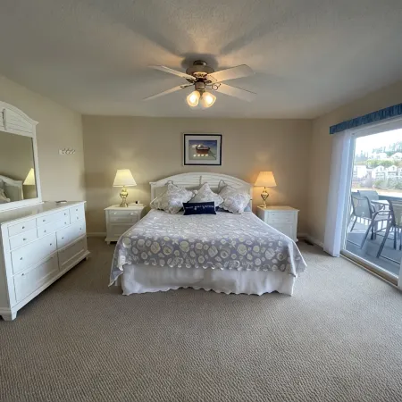 Idyllic Lake Front Condo for perfect peace & happiness