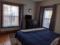 Great Uptown Apartment! Great Location! - 2-Star
