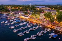 Walking distance to historic Arnold’s Park and West Lake Okoboji - Wi-Fi