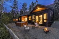 Modern Mtn Retreat: Lakefront, Direct Beach Access & Hot Tub by Tamarack Resort - Chalets