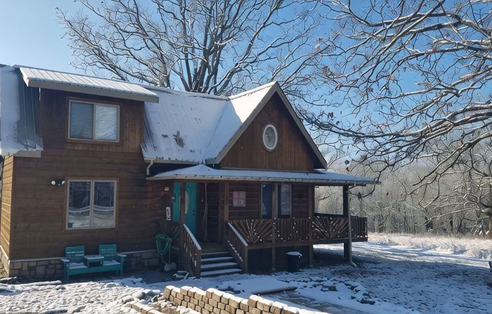 Wifi!! Big Oak Cabin, Ozarks, Hot Tub, Rivers!