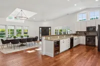 BRAND NEW!! Spacious and Pristine newly remodeled 4-bedroom home in Glen Ellen. - Luxury