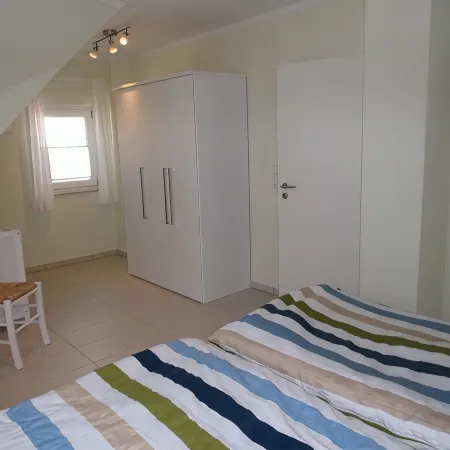 Reetkoje - thatched house with fireplace, sauna, WiFi - between Bodden and Baltic Sea