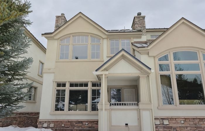 Large Cozy Townhouse Ski-in / Ski-out to Super Bee, Private Washer /Dry & Garage