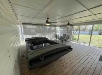 Hot Tub- Rose District-Walk to Shopping & Dining - Homestays