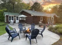 Relax and Reconnect in Private Cabin in the Wisconsin Forest. Pet Friendly. - Chalets