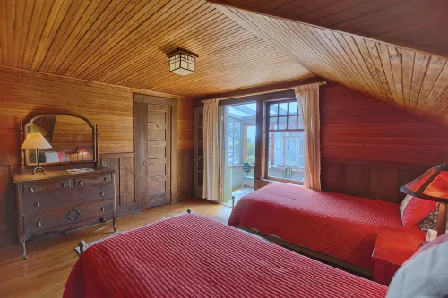 Beautiful Craftsman Style Home - Homestays