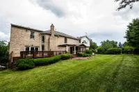 Gorgeous Chateau/House on 1.5 acres - in Annandale Center/ mins to Washington DC - Wifi