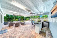 Heated Pool + Hot Tub! Close To Beach & Shops! - Homestays