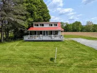 Waterfront house on the upper most portion of the West Branch Delaware. - 3성급
