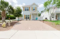 Emerald Beach Cottage, Walk to the Beach! - WiFi