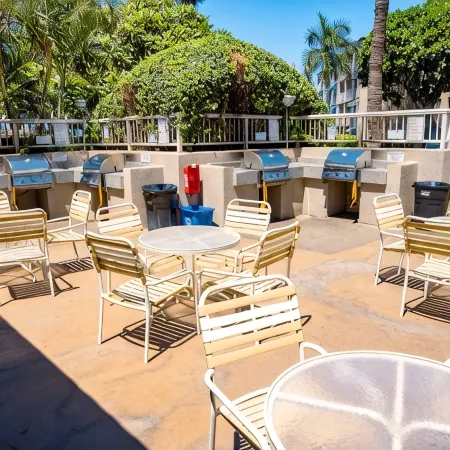Top Floor Ocean View & Easy Walk to the Beach. Last Minute Booking 20 % Discount