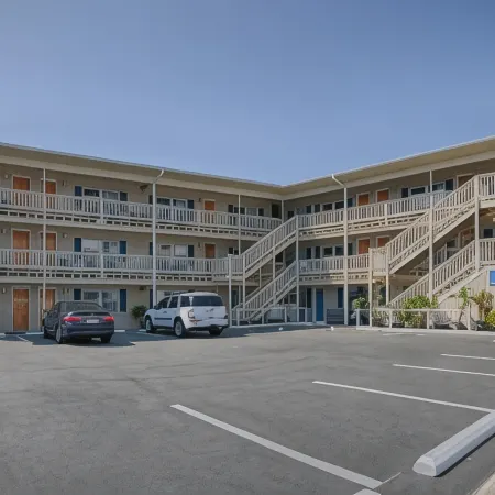 Crystal Sands Motel