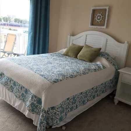 Sunny 4 Br, 2 BA Townhouse- June 30-July 4 Available