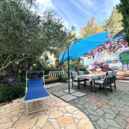 Apartment Didi with private garden, close to the center, family-friendly