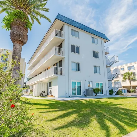 Waterside #16, Free Parking, Walk to Beaches, Pool, WiFi