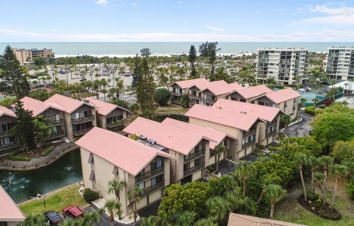 Steps to#1 Rated Beach in USA Spacious2+2Condo,Pool,GarageTranquil Setting