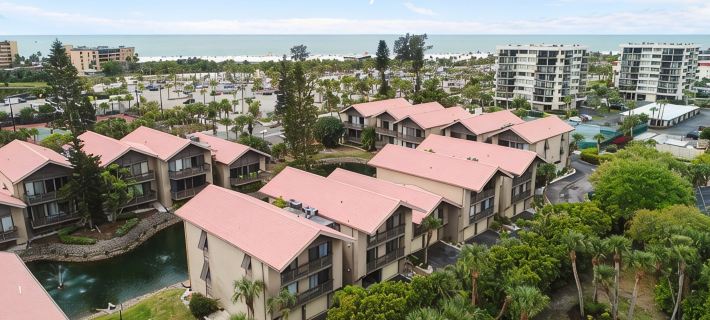 Steps to 2025 #1 Rated Beach in USA Spacious2+2Condo,Pool,GarageTranquil Setting Hotels in Siesta Key