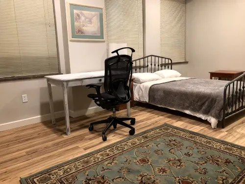 208 New Downtown Living Studio - 2-Star