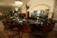 Paradise Inn Beach Resort - bar