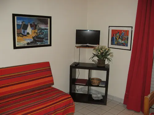 Apartment with Garden in Quiet Residence Near Beaches wi fi Parking - 2-Star
