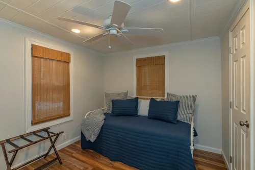 The Cabin On Dogwood - A cozy 1950's Cabin on Lake Jordan, Alabama - Alphydda