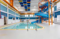 The Kanata by Bcminns - Hinton - piscina