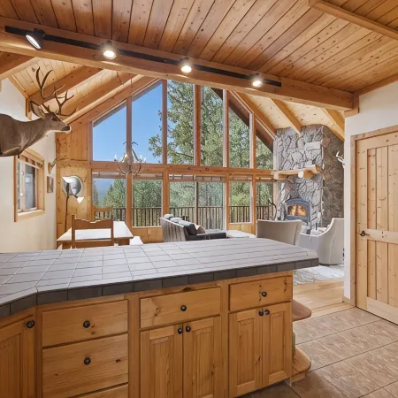 The Lincoln Lodge - Spacious Bitterroot Valley Retreat Between Hamilton & Victor