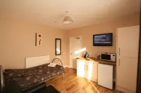 Central Studios Gloucester Road by Roomsbooked - Hostels