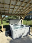 Large Lakefront Retreat – New Hot Tub! - Boutique