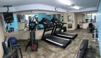 Howard Johnson Plaza by Wyndham by the Falls / Niagara Falls - Gym
